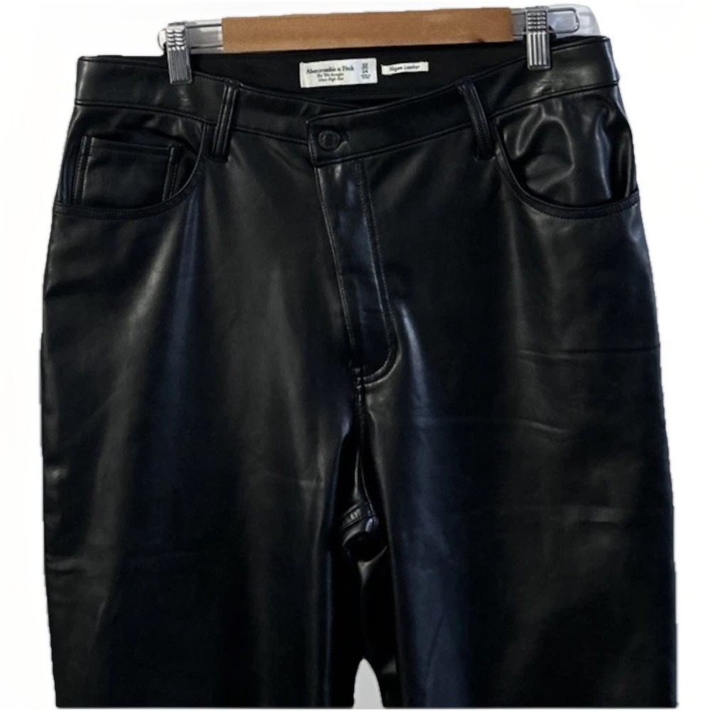 Abercrombie & Fitch 90's straight ultra high rise vegan leather pants sz 32 / 14